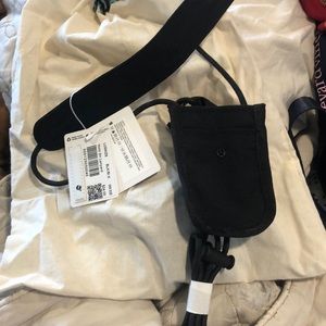 NWT Lululemon Hold on Lanyard Black